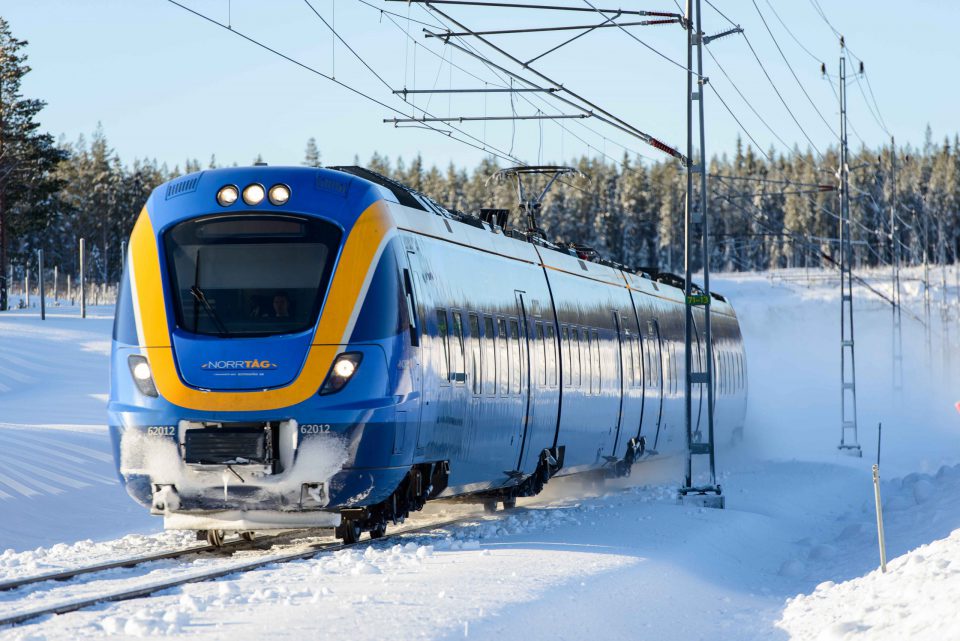 Vinterbild på tågmodellen X62 Coradia Nordic